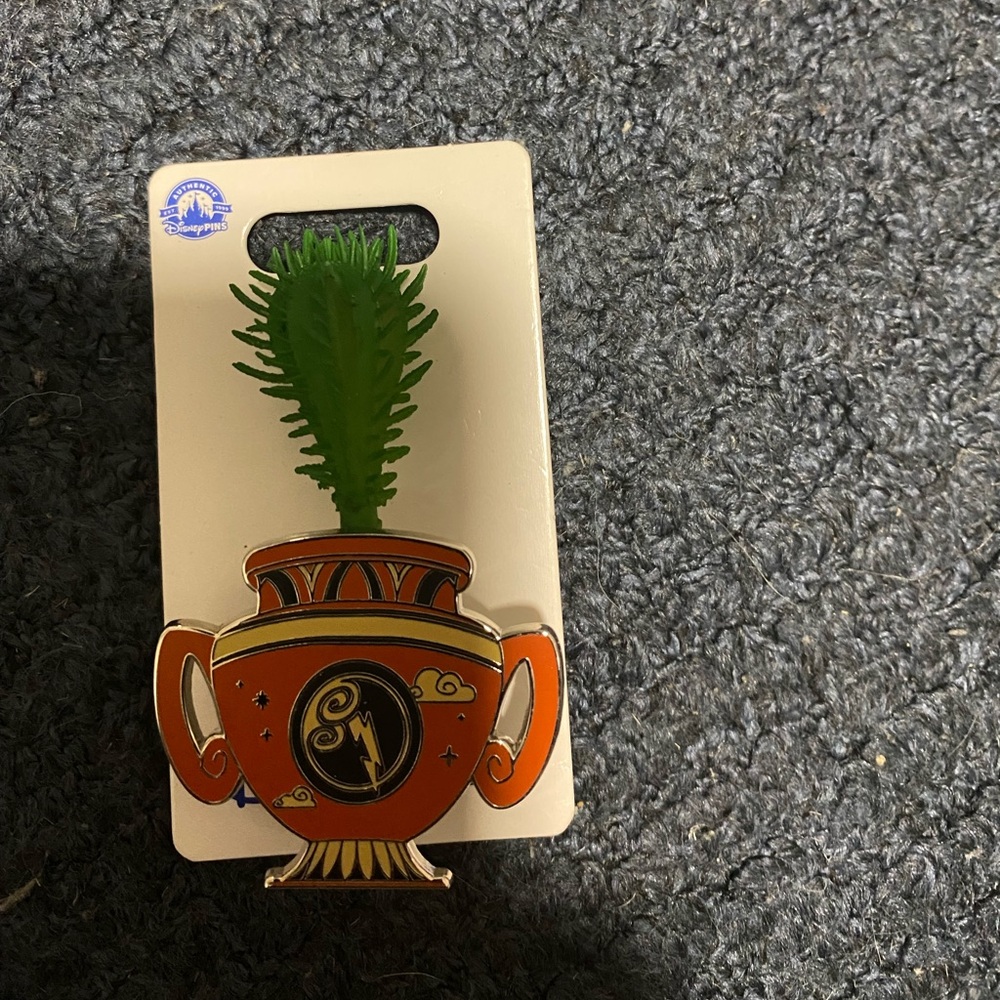 NEW Disney Pin Hercules Vase Succulent Planter Zeus Parks Pins Open Edition BNWT